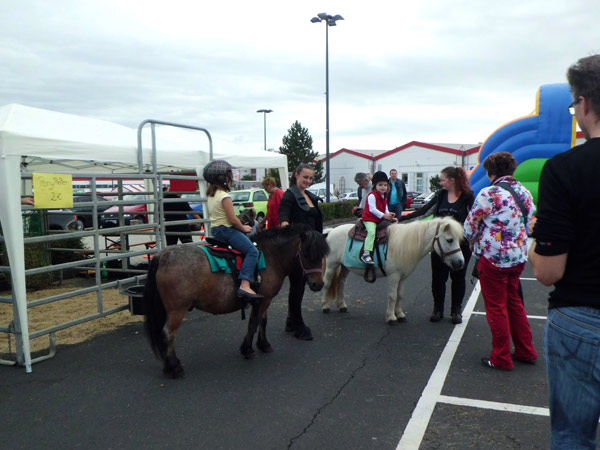 Ponyreiten beim Hüter Kinderfestival